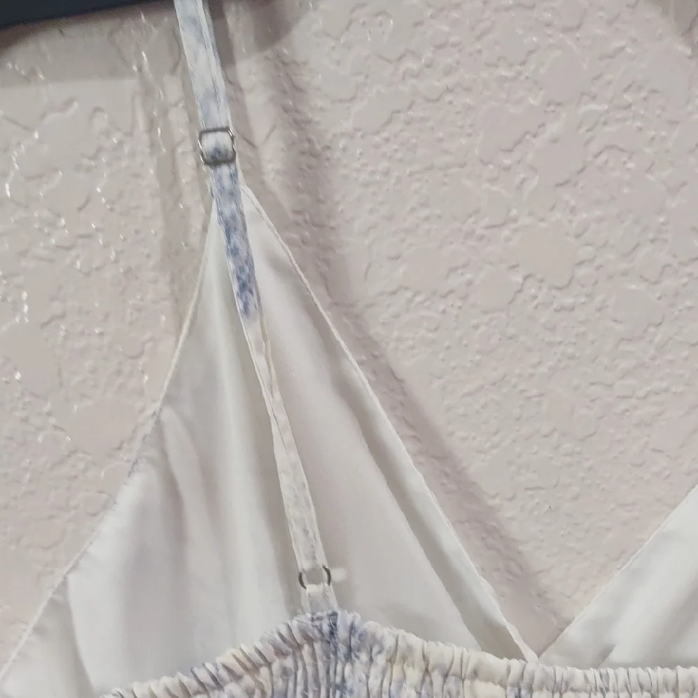 Sim & SamWhite and Blue Sleeveless Dress - Picture 13 of 17